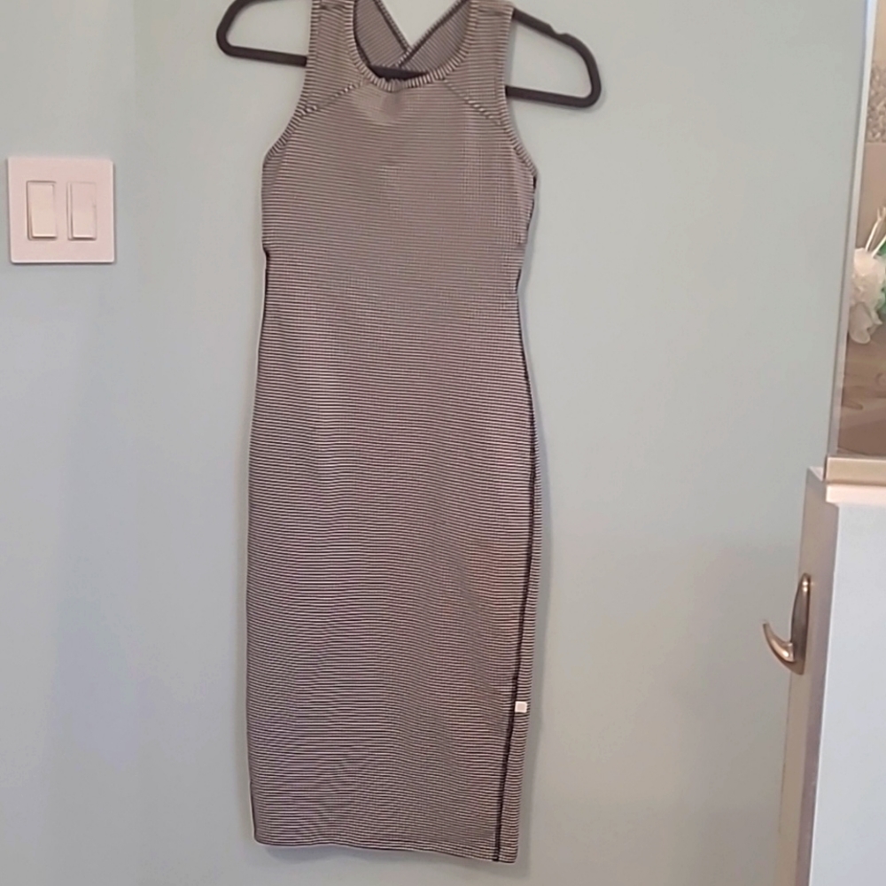 Lululemon dress size 4